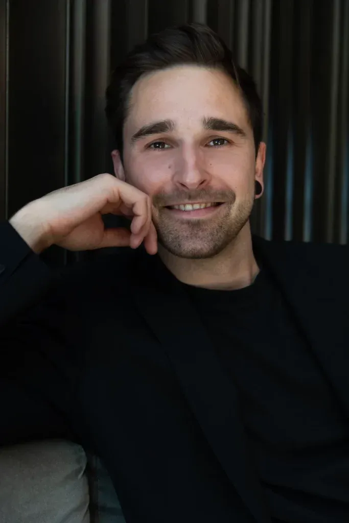 Deine Website überzeugt potenzielle Kunden nicht? Mit einer modernen und ansprechenden Website, die deine Zielgruppe begeistert, kannst du mehr Kunden gewinnen und deinen Umsatz steigern. Ich helfe dir dabei!